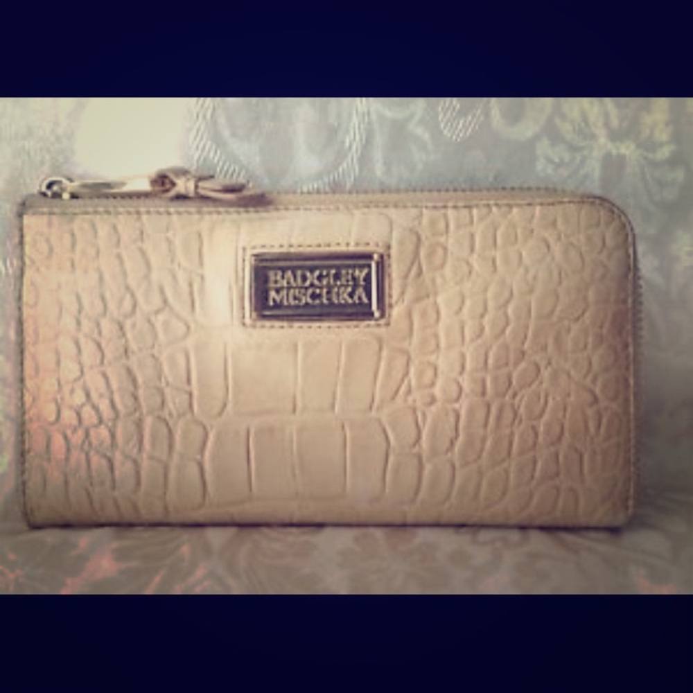 Badgley Mischka Crocodile leather wallet